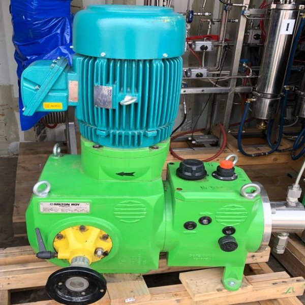 Milton Roy Milroyal MBH36B20B1F Chemical Metering Pump 16 GPH 50 PSI with 1/2 HP Motor
