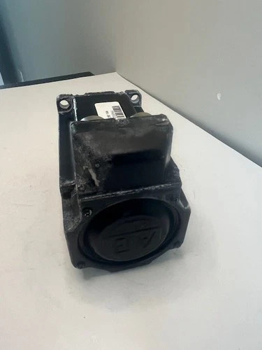 Allen Bradley MPL-B430P-SJ22A Low Inertia Servo Motor — product image 3 of 8