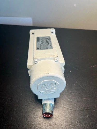 Allen Bradley VPF-B0753M-PJ12AF Kinetix VP Food Grade Servo Motor — primary product image
