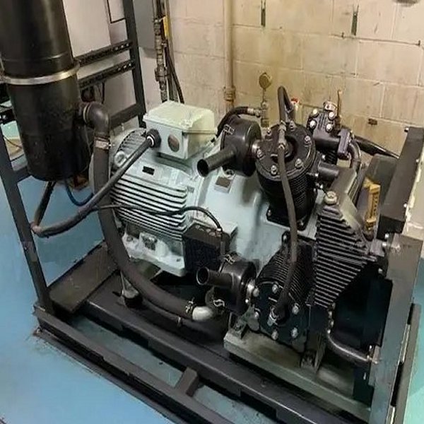 Sauer 4P45L 15 HP Two-Stage Medium Pressure Air Compressor