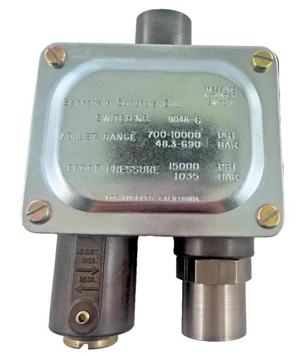 Barksdale 9048-6 Sealed Piston Pressure Switch, 700-10000 PSI — primary product image