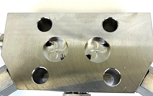 Rosemount 0305RC32B21 3-Valve Integral Manifold for Pressure Transmitters — product image 3 of 15