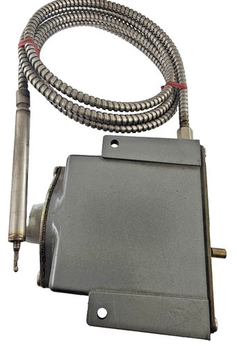 United Electric Controls Type E55 Temperature Switch Model 14063 — product image 3 of 7