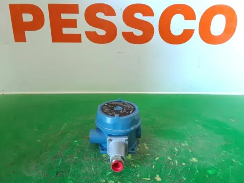 United Electric 120 Series Explosion-Proof Pressure Switch J120-15709 — primary product image