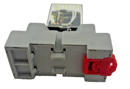 Square D 8501NR45 Series B Relay Socket 10Amp-300V — product image 2 of 5