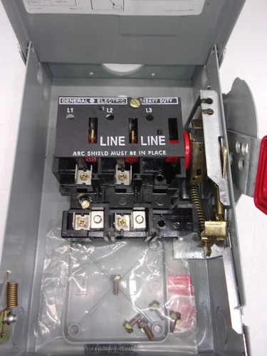GE Heavy Duty Safety Switch TH3221R, 30A, Fusible, NEMA 3R — product image 5 of 8