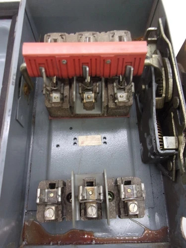 Square D H361A Heavy Duty Safety Switch, 30A, 600V, 3-Pole, Fusible, NEMA 12 — product image 3 of 8