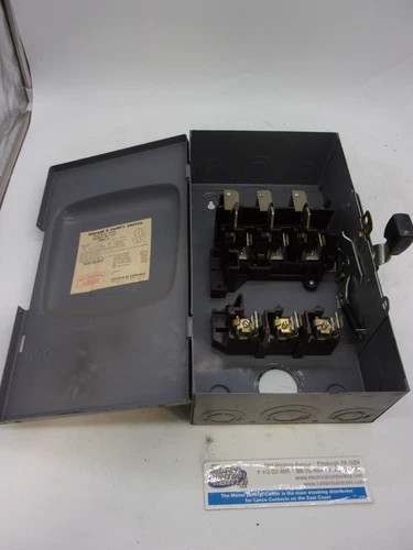 Square D D323 Fusible Safety Switch, 100A, 240V, 3-Pole, NEMA 1 — product image 4 of 8