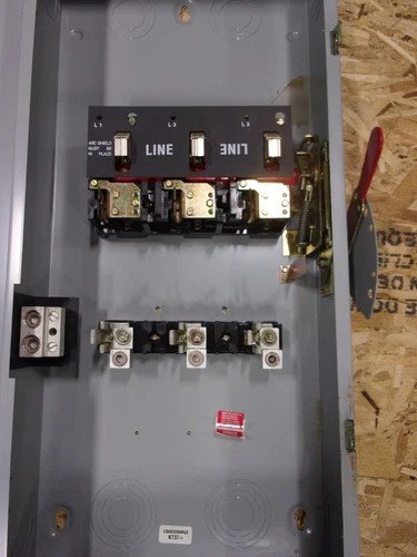 General Electric TG4324 200A 240V 3-Pole Non-Fusible General Duty Safety Switch — product image 3 of 8