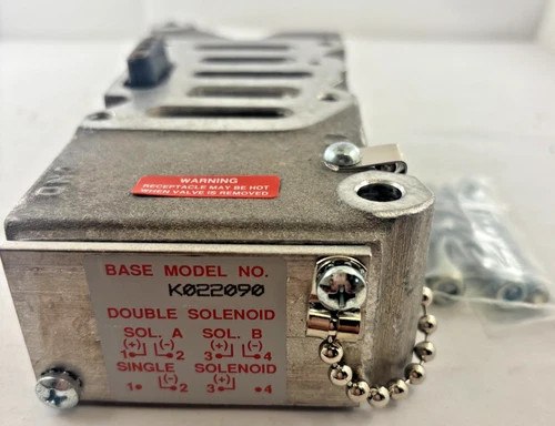 Parker K022090 Double Solenoid Valve Base — primary product image