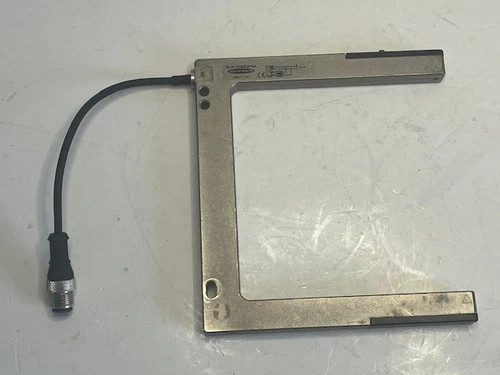 Banner Engineering SLM120B6QPMA Fixed Distance Slot Sensor 120mm — primary product image