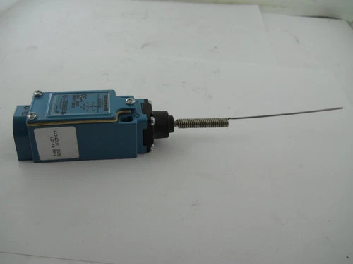Honeywell MICRO SWITCH GLCA01K8A 1NC/1NO SPDT Limit Switch with Wobble Stick — product image 2 of 5
