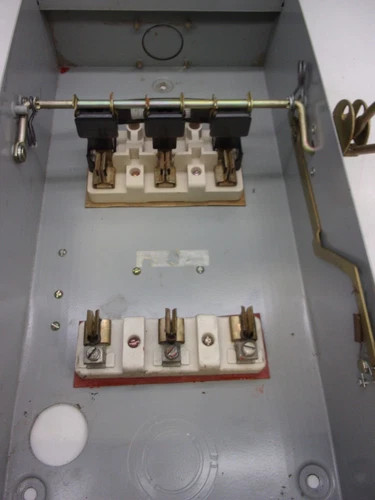 Siemens I-T-E FR353 Heavy Duty Safety Switch 100A 600V 3P Non-Fusible NEMA 3R — product image 3 of 8