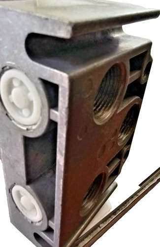 Joucomatic 35500100 Endplate 3/4 NPT Set of 2 — product image 2 of 4