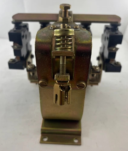 General Electric IC2820A100-BB2-BB 8-Pole DC Relay — product image 4 of 6