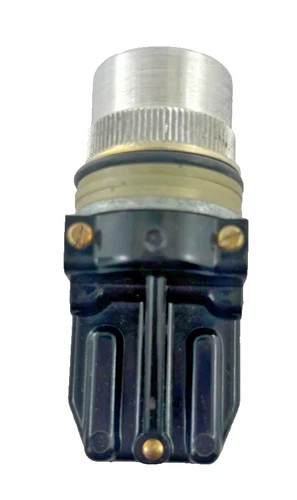 GE CR104A8115 Miniature Oiltight Green Pushbutton Switch — product image 4 of 5
