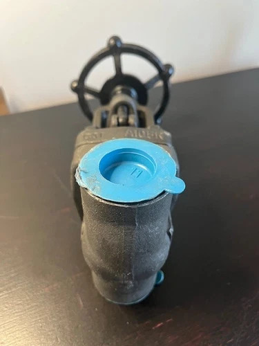 Lunkenheimer 1 Inch Globe Valve A105 Class 800 Threaded Cast Carbon Steel — product image 3 of 5