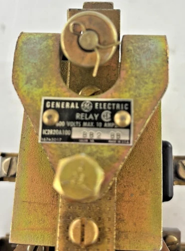 General Electric IC2820A100-BB2-BB 8-Pole DC Relay — product image 2 of 6