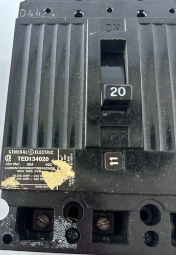 General Electric TED134020 3-Pole 20A Molded Case Circuit Breaker — product image 3 of 5