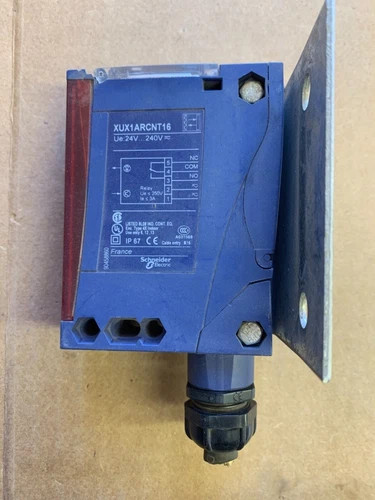 Schneider Electric Telemecanique XUX1ARCNT16 Photoelectric Sensor — primary product image
