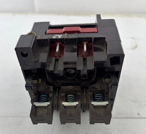 Cutler-Hammer C50CN3 Series A1 NEMA Size 1 Reversing Contactor — product image 5 of 7