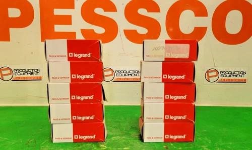 Legrand Pass & Seymour L630-R Turnlok Locking Receptacle, NEMA L6-30R, 30A 250V