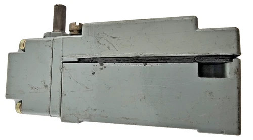Cutler-Hammer E50 Heavy Duty Plug-In Limit Switch with E50SA Body and E50DR1 Rotary Head — product image 4 of 6
