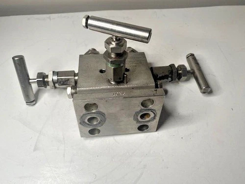 Parker PGI M-650SCG Transmitter Isolation Block & Bleed Valve 6000PSI SS — product image 3 of 4