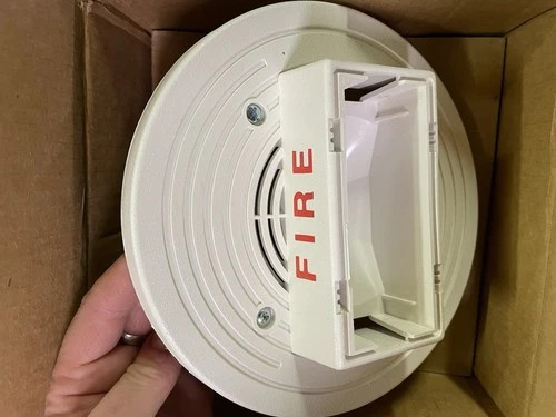Simplex 4906-9154 TrueAlert Non-Addressable Multi-Candela Speaker/Strobe Ceiling Mount White — primary product image