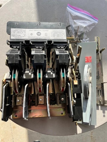Allen Bradley 1494V-DS400 400A Fusible Disconnect Switch with Handle for Size 5 MCC — primary product image