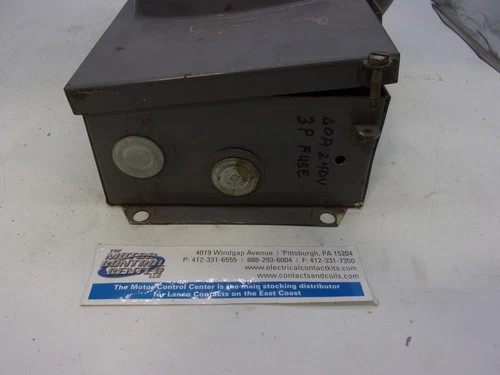 Square D H86342 Fusible Heavy Duty Safety Switch, 60A, 600V, 3-Pole, NEMA 1 — product image 5 of 8