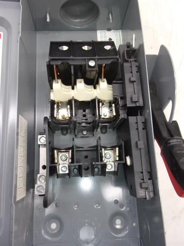 Square D H222NRB Fusible Heavy Duty Safety Switch, 60A, 240V, NEMA 3R — product image 3 of 7