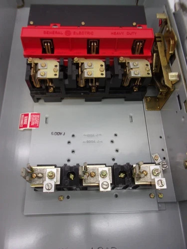 General Electric Heavy Duty Safety Switch TH3363J, 100A, 600V, 3-Pole, Fusible, NEMA 12 — product image 3 of 8