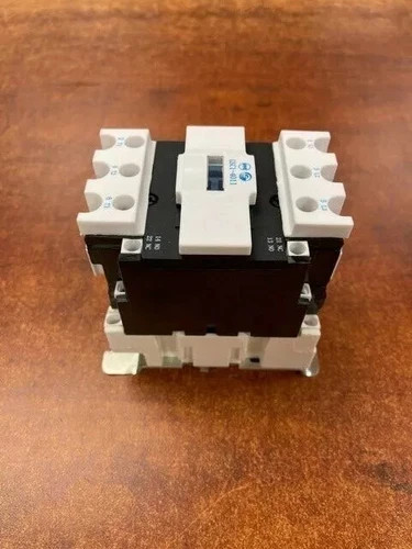 Tianshui GSC1-4011 3-Pole AC Contactor with 1 NO/1 NC Auxiliary Contacts — product image 5 of 7