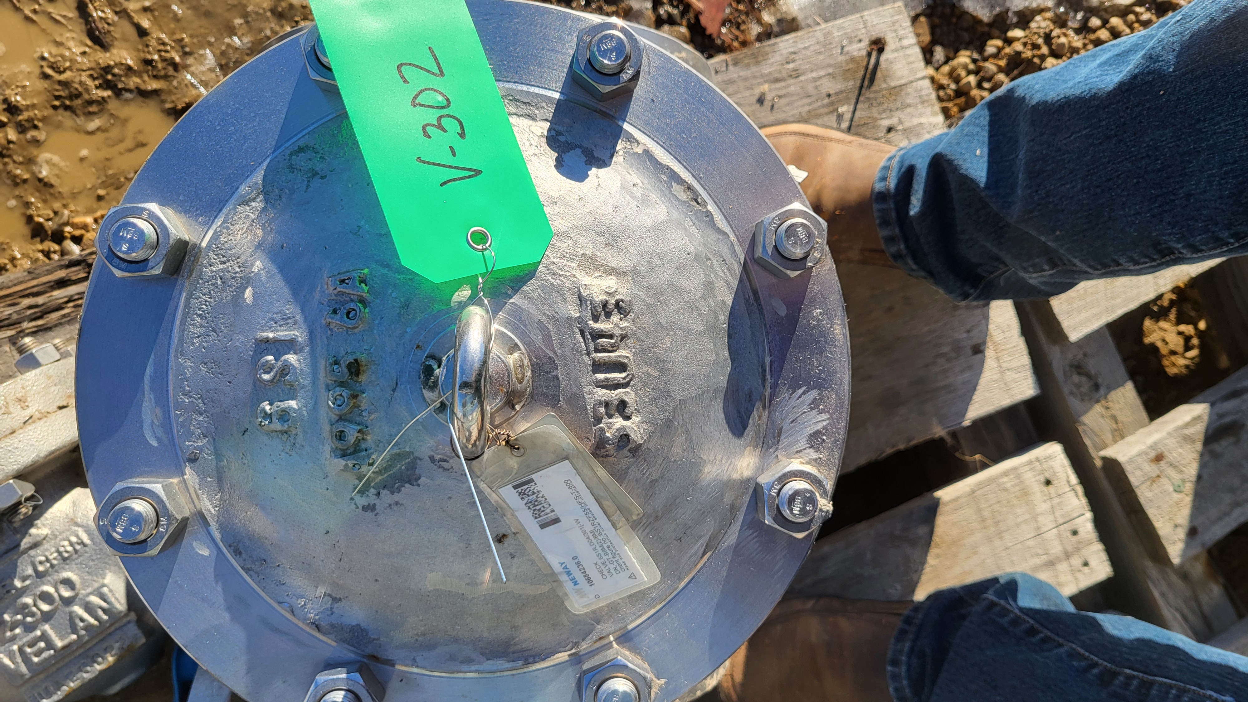 Neway 6-Inch Class 600 Swing Check Valve 6S1RZF55/HFS-T-600 — product image 2 of 4
