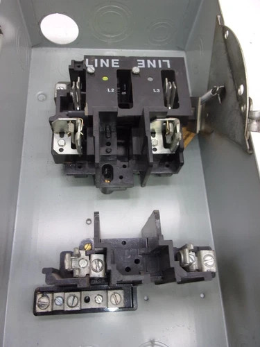 General Electric TG3223 Fusible Safety Switch, 100A, 240V, NEMA 1 — product image 4 of 8