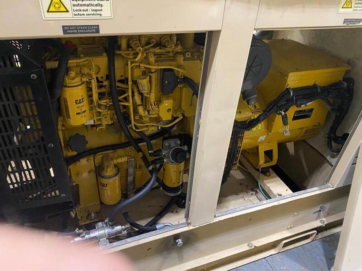 Caterpillar C32 1000 kW Diesel Generator Set — product image 2 of 4