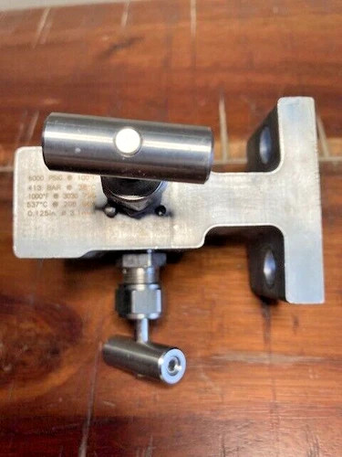 Swagelok SS-V2BF8-FL-G 2-Valve Instrument Manifold 1/2" Pressure Transmitter SS — product image 4 of 4