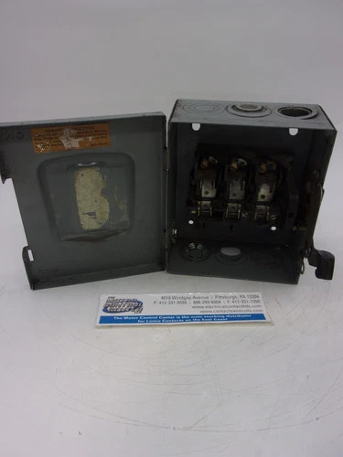 Square D D321 General Duty Safety Switch, 30A, 3P, Fusible, 240V, NEMA 1 — product image 2 of 7