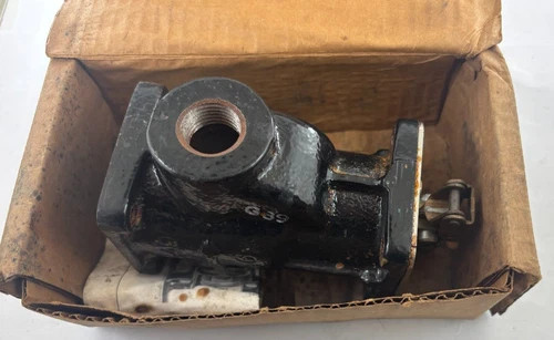 McDonnell & Miller SA101-102 Valve and Strainer Assembly — primary product image