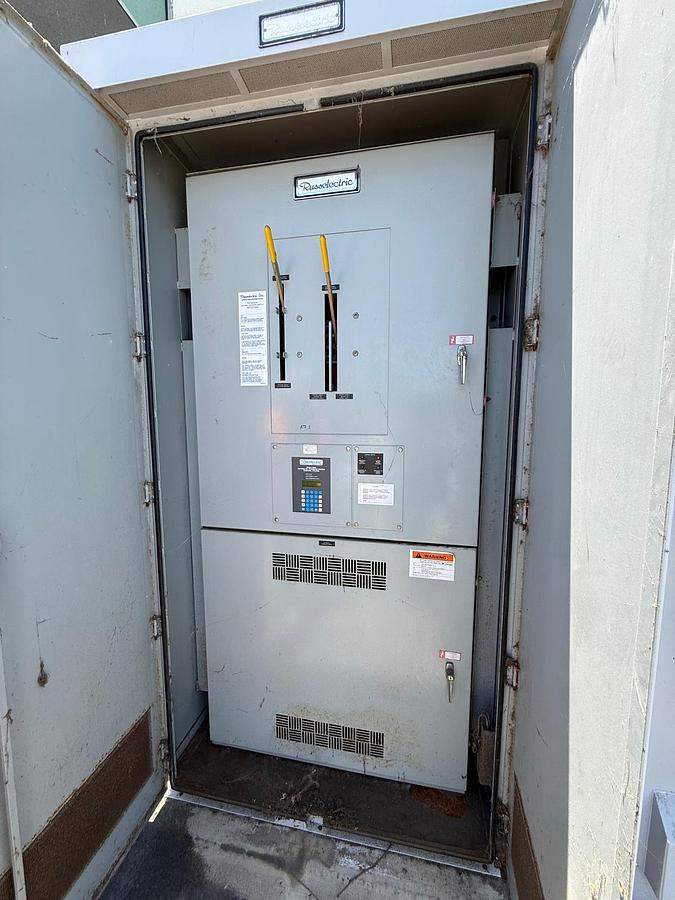 Russelectric RTBD-12004CEF 1200A Automatic Transfer Switch — product image 5 of 10