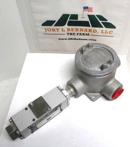 Ashcroft FPSN7JB07-XFSK3NH Pressure Switch 200 PSI with Crouse-Hinds EAB-3/4" Explosion-Proof Conduit