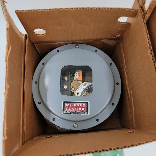 Mercoid DPSW 7233-153-R-61 Differential Pressure Switch — product image 11 of 11
