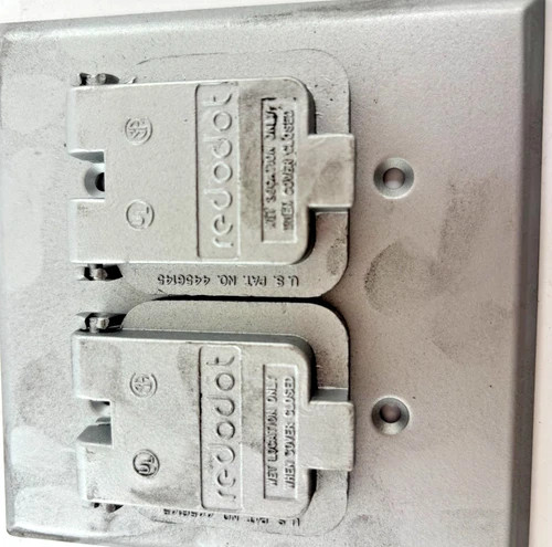 Red Dot 2CCS Dry-Tite Weatherproof Cover for Two Single Hole Receptacles, 2 Gang — product image 4 of 5