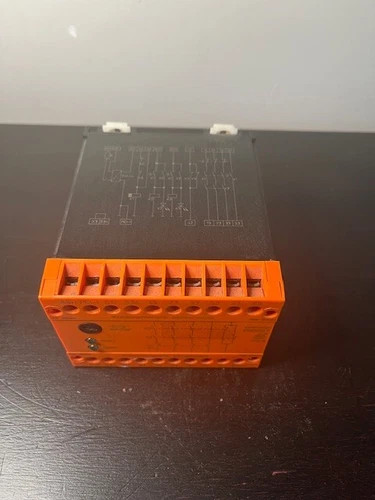 Dold BN5983.53/102 Safemaster Emergency Stop Safety Relay — product image 3 of 4