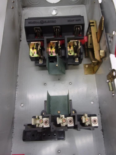 General Electric Heavy Duty Safety Switch TH3363, 100A, 600V, 3P, Fusible, NEMA 1 — product image 3 of 7