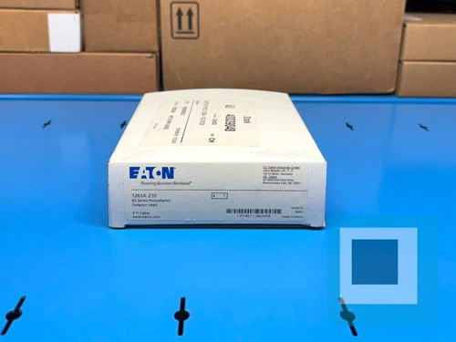 Eaton 1263A-210 60 Series Photoelectric Detector Head with 9 Ft Cable