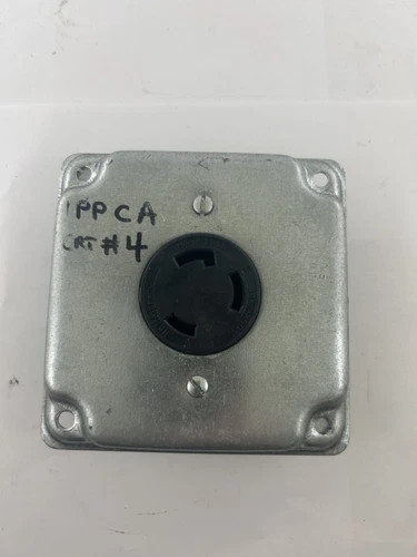 Cooper Hart-Lock NEMA L6-30 Receptacle 30A 250V with 4 Inch Square RS Cover Plate — product image 2 of 2