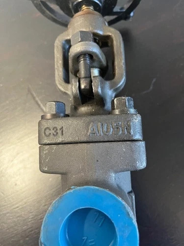 Lunkenheimer 1 Inch Globe Valve A105 Class 800 Threaded Cast Carbon Steel — product image 2 of 5