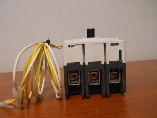 Cutler-Hammer EGS3125FFG 125A 3-Pole 600V Molded Case Circuit Breaker with Shunt Trip SNT120CPK — product image 6 of 6